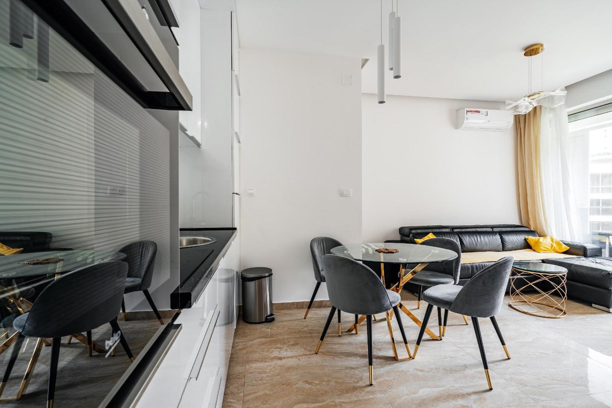Aura Tower Aparments By In Property Rafajlovići Eksteriør bilde